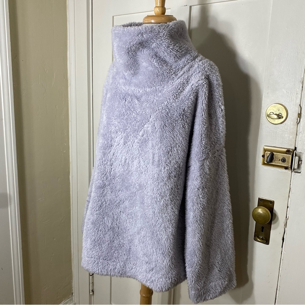 🎉LAST CALL🎉 GapBody Lavender Light Purple Fuzzy Fluffy Fleece Pullover Top